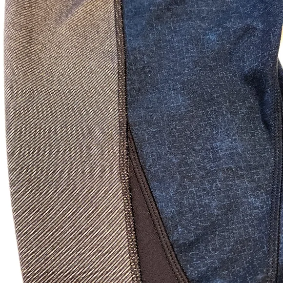 LULULEMON *Special Edition* Wunder Under Crop - Blue/Black/White - Size 4 - Picture 4 of 13